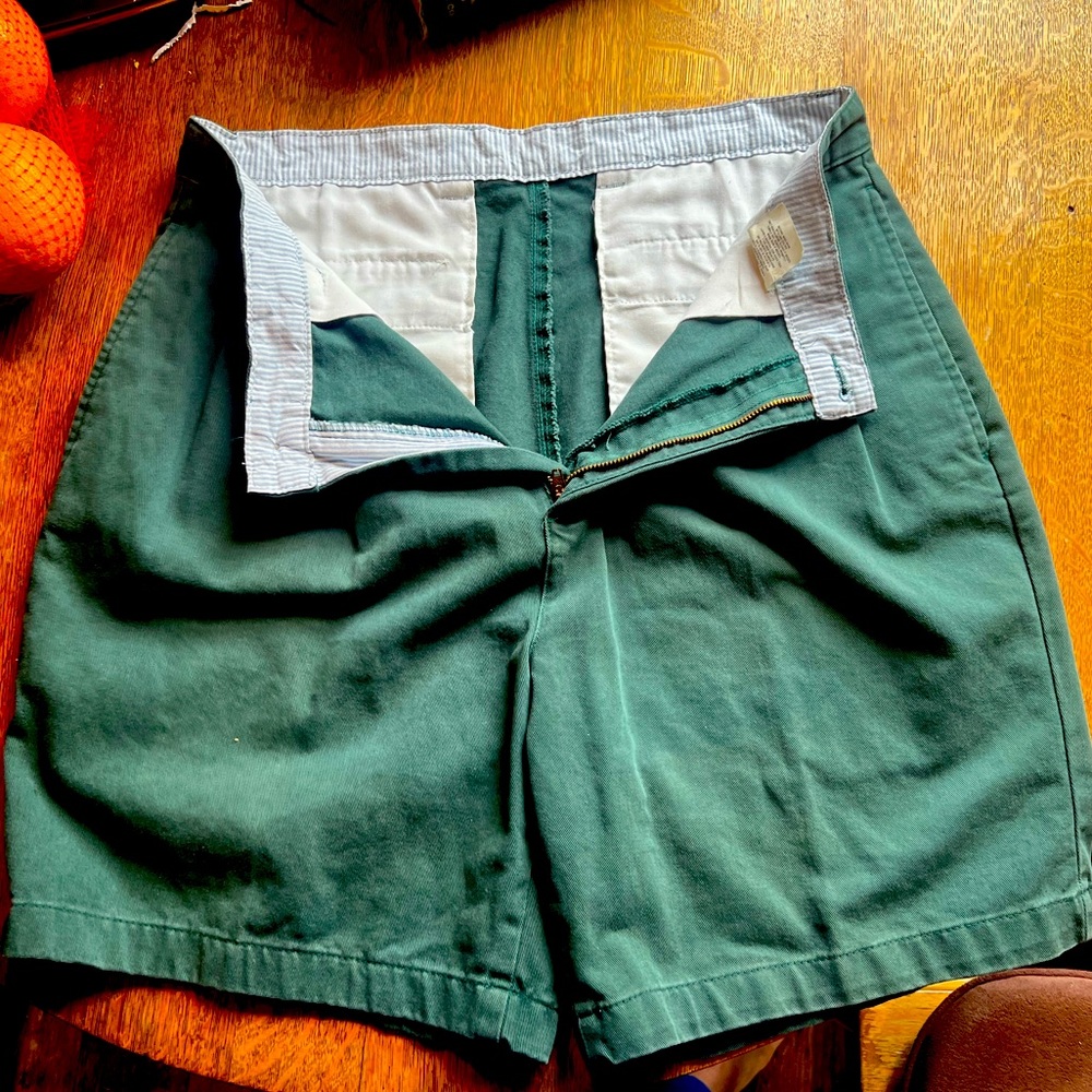 Dope pair of vintage green bill blass shorts size 32 100% cotton